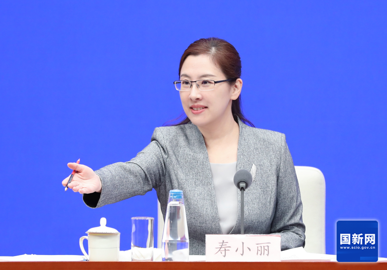 国务院新闻办举行吹风会 解读《政府工作报告